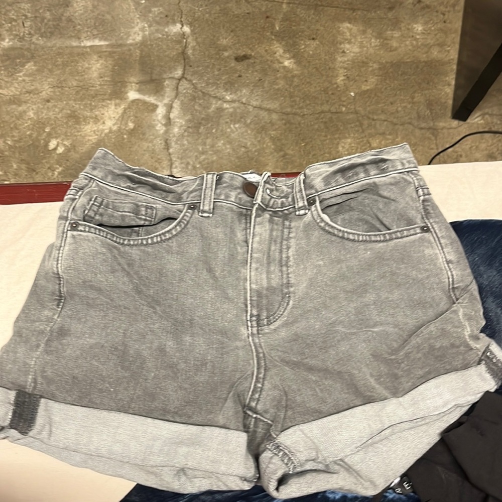 O’NEILL grey denim shorts